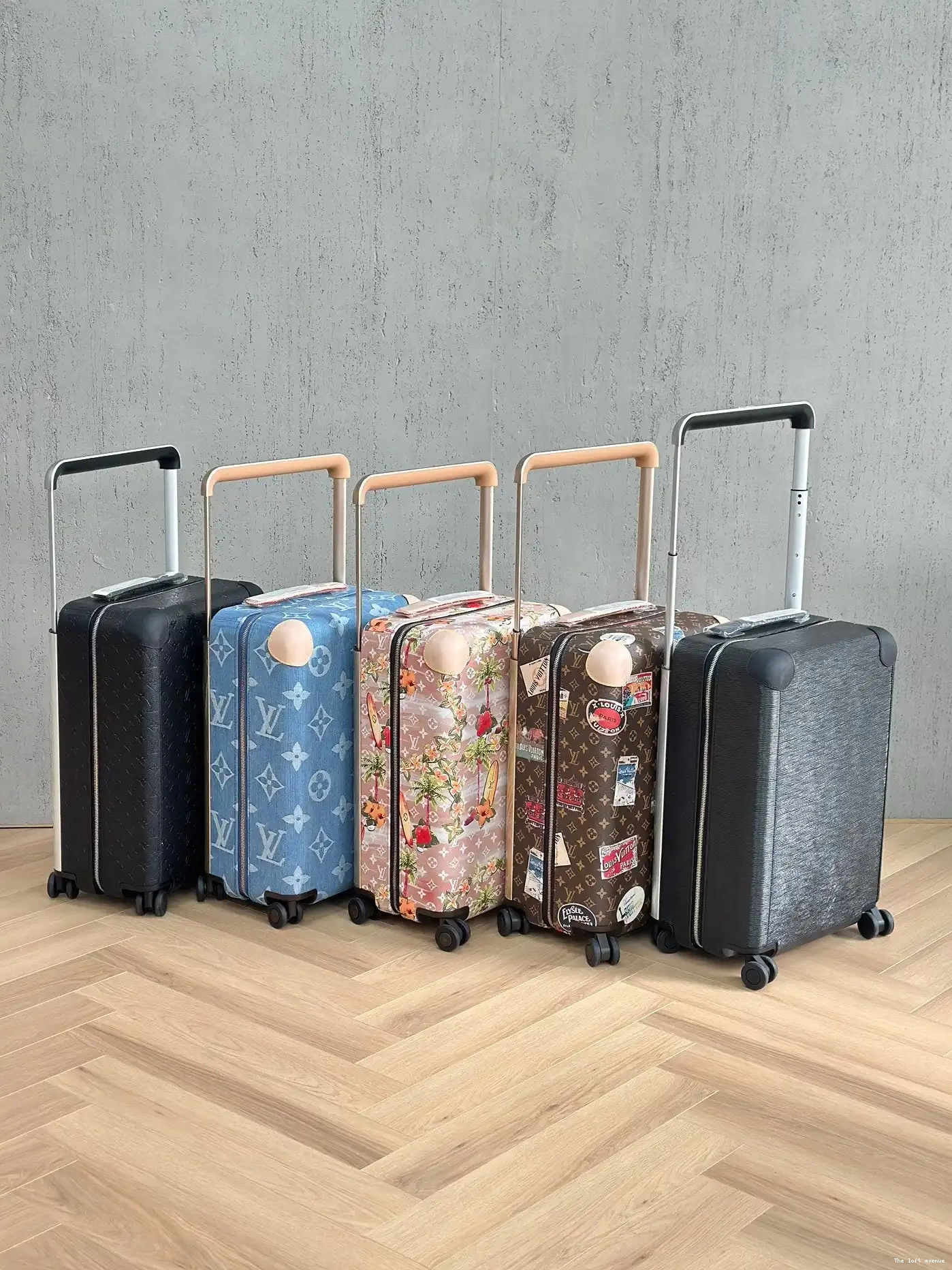 55 SUITCASE MONOGRAM EMBOSSED HORIZON CUSTOM 37L CABIN 0517